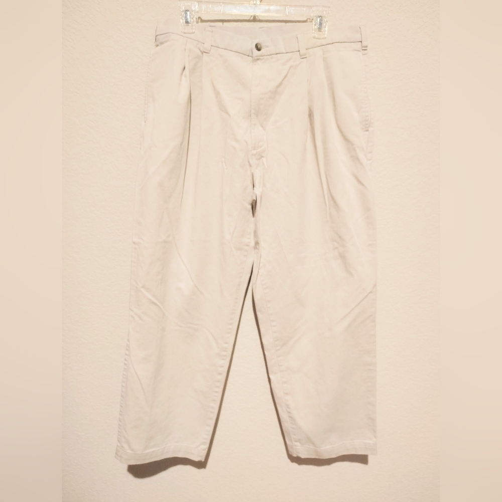 Roundtree & Yorke Light Khaki Chinos